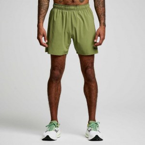 Green Men's Saucony Outpace 5" Shorts | SG-RVUCW